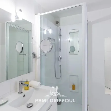 Hypolite 3 New- Flat For 4 - 80 Meters From The Port Of