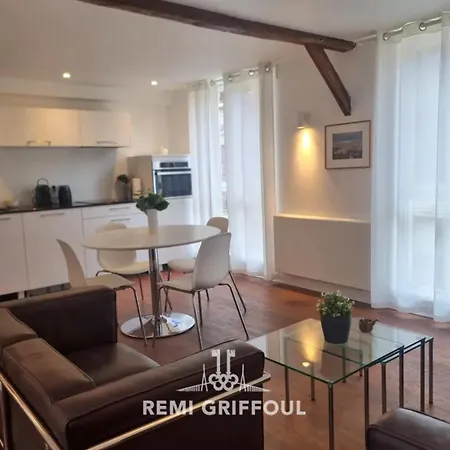 Apartamento Hypolite 3 New- Bonito Piso 4 - A 80 Metros Del Puerto De