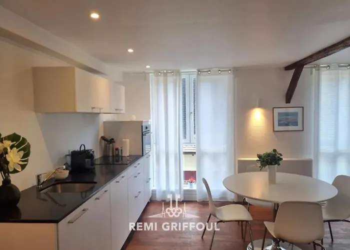 Hypolite 3 Beautiful 80 Meters From The Port Of 4 Apartament *